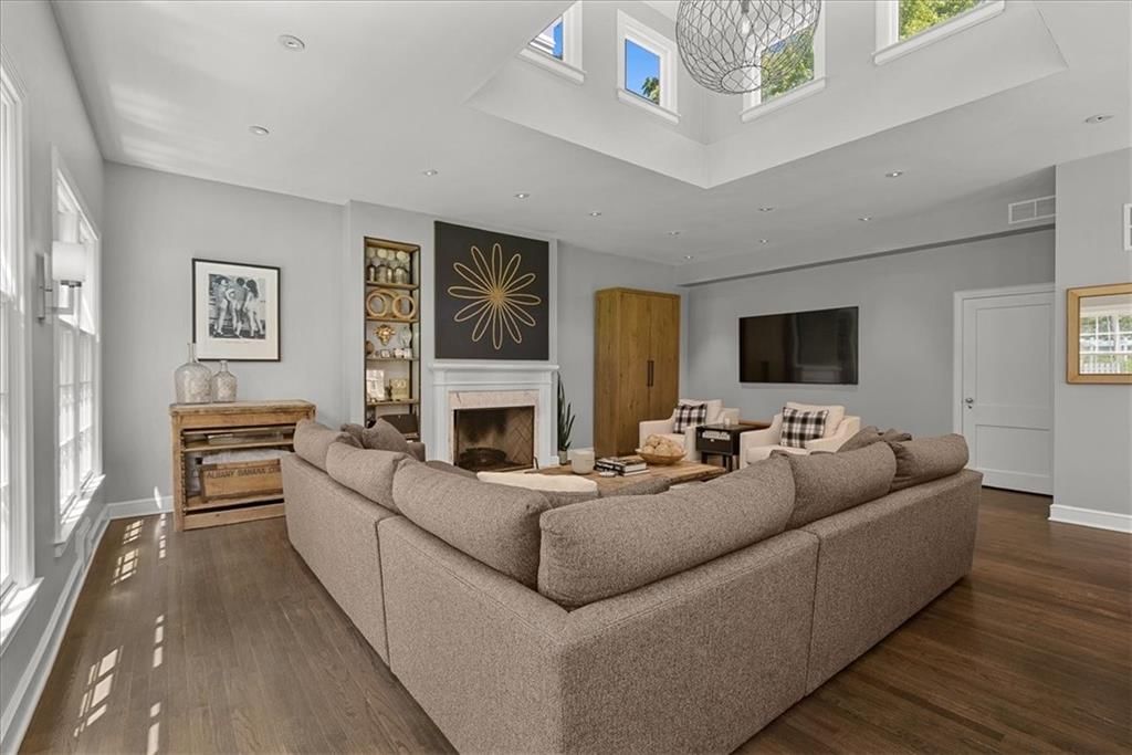 835 W 53rd Terrace — photo 26