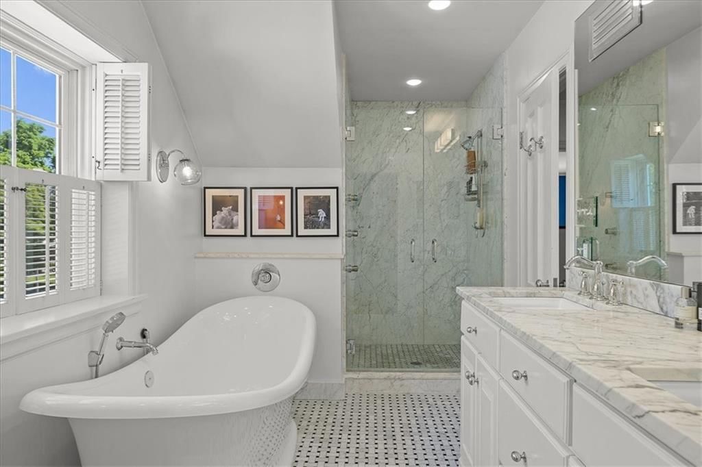 835 W 53rd Terrace — photo 34