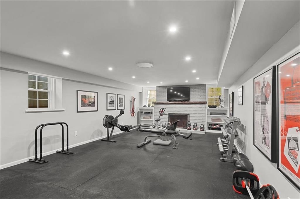 835 W 53rd Terrace — photo 47