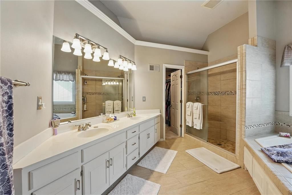 8001 NW 76th Terrace — photo 37
