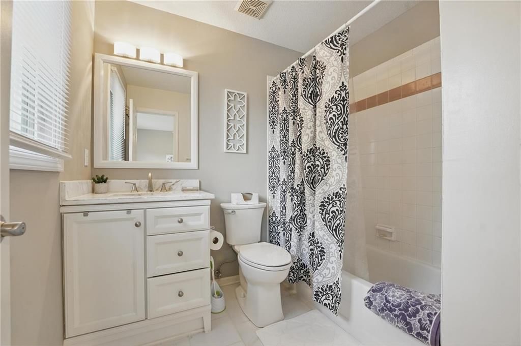 8001 NW 76th Terrace — photo 42