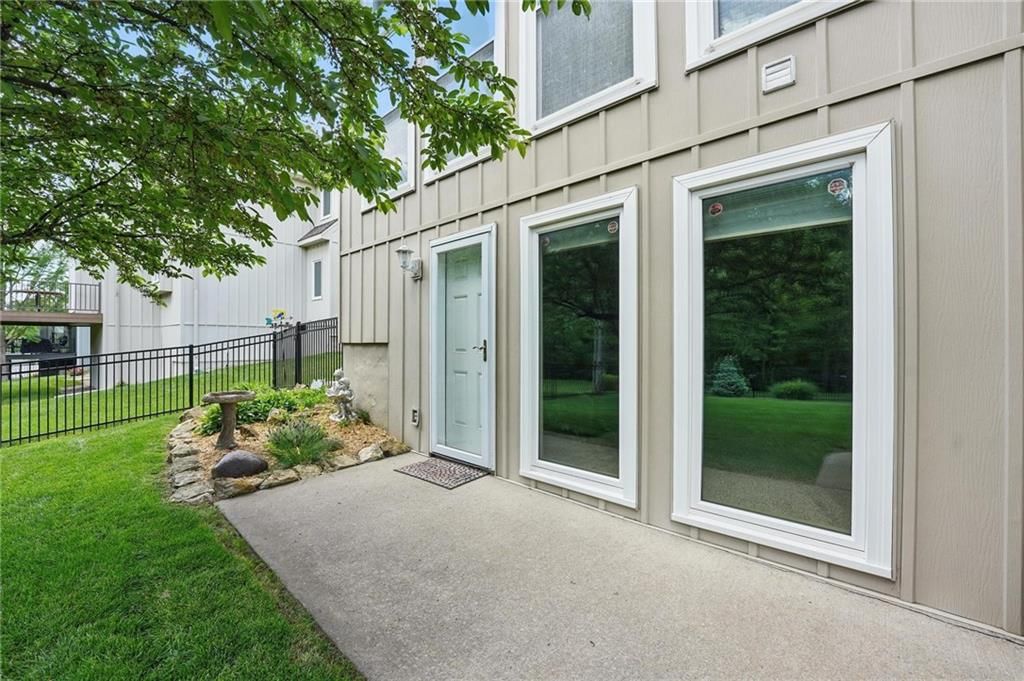 8001 NW 76th Terrace — photo 45