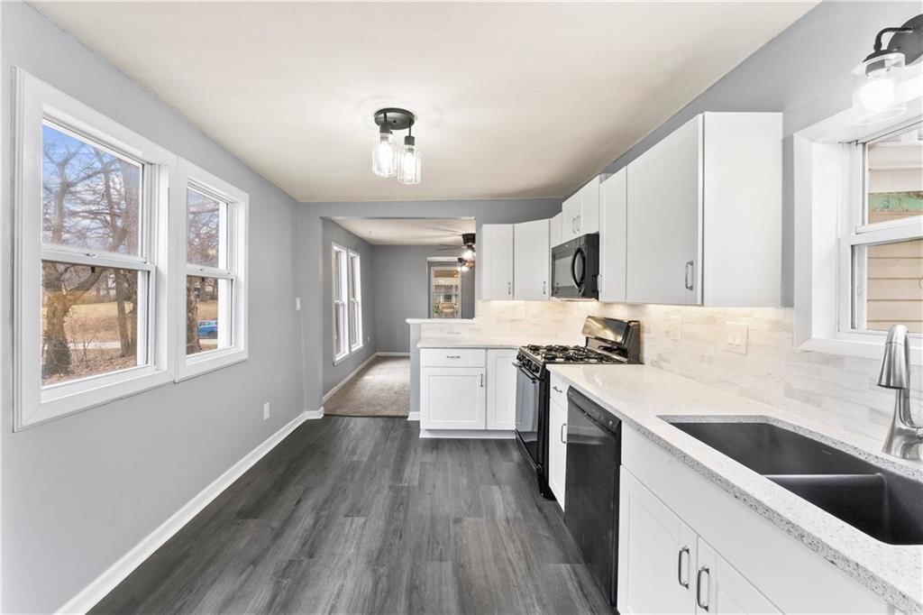 2000 Esterly Avenue — photo 9