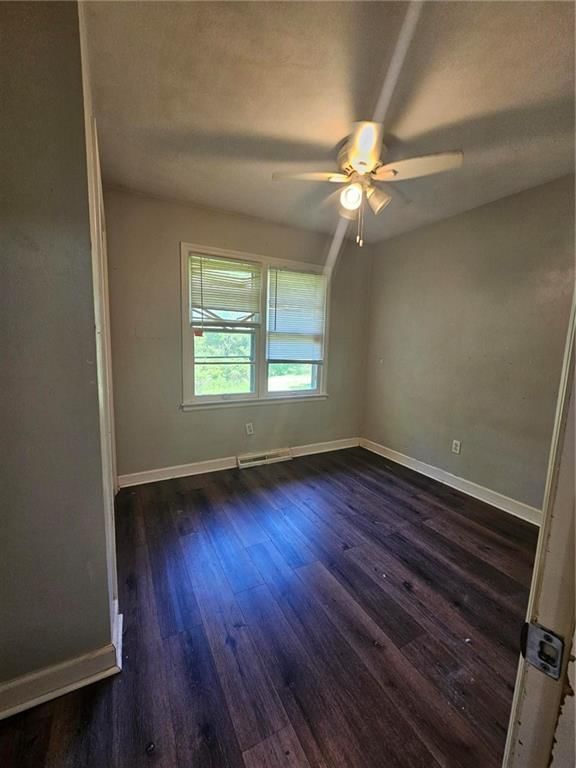 1623-1625 S Scott Avenue — photo 12