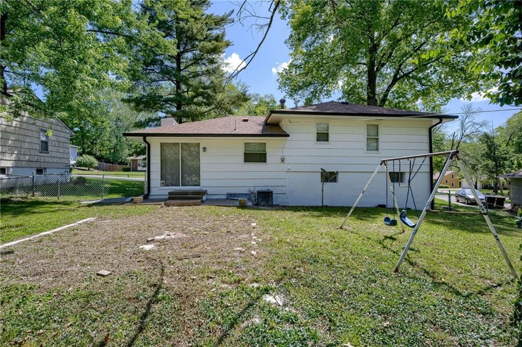 9504 Belmont Avenue — photo 24