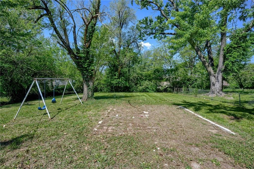 9504 Belmont Avenue — photo 25