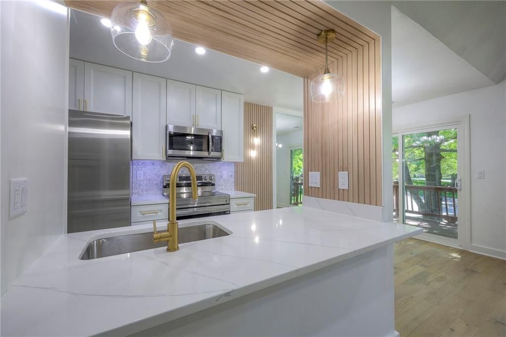12136 Hayes Street — photo 4