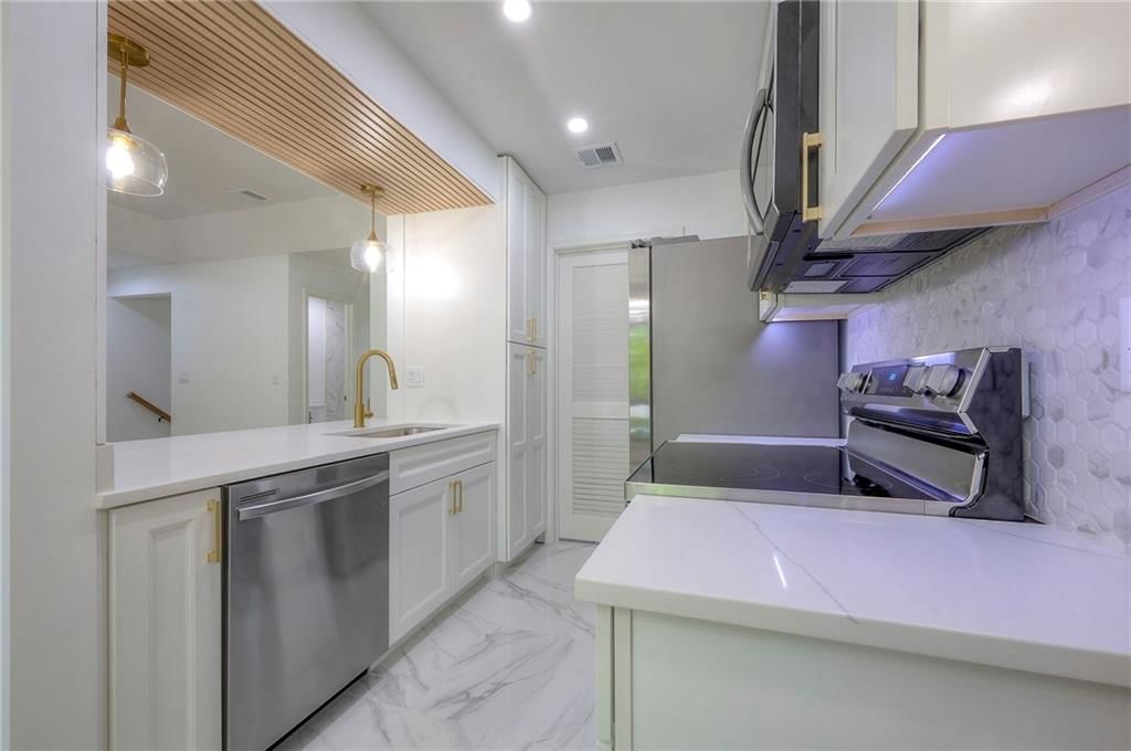 12136 Hayes Street — photo 8