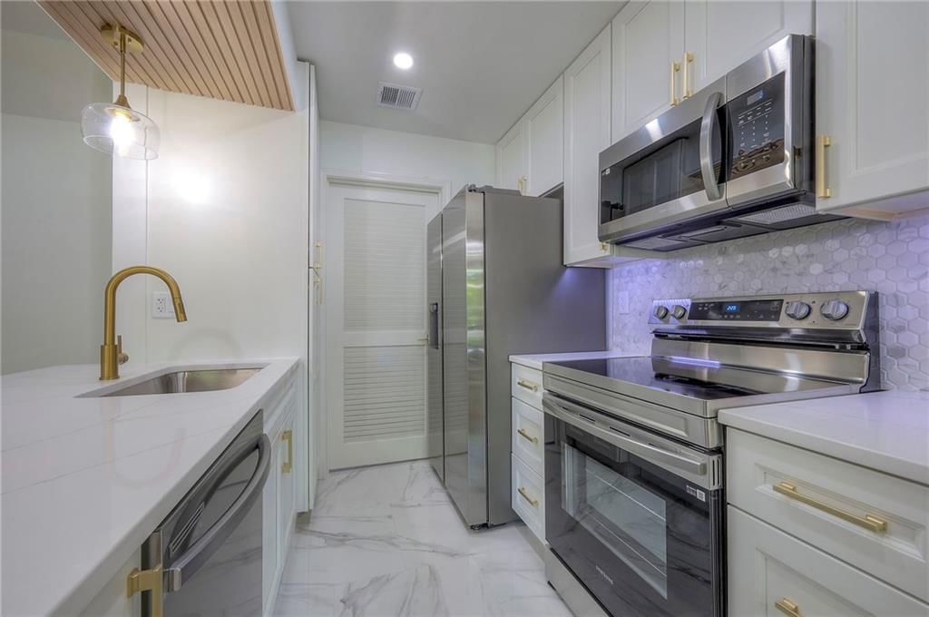 12136 Hayes Street — photo 9