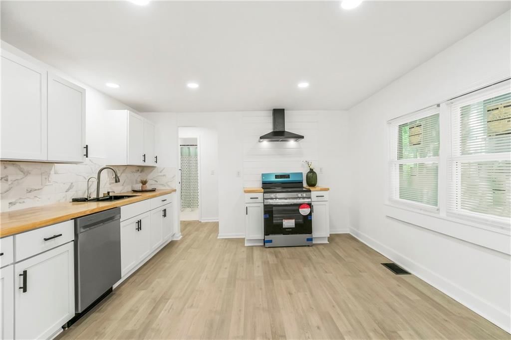 222 W College Street — photo 5