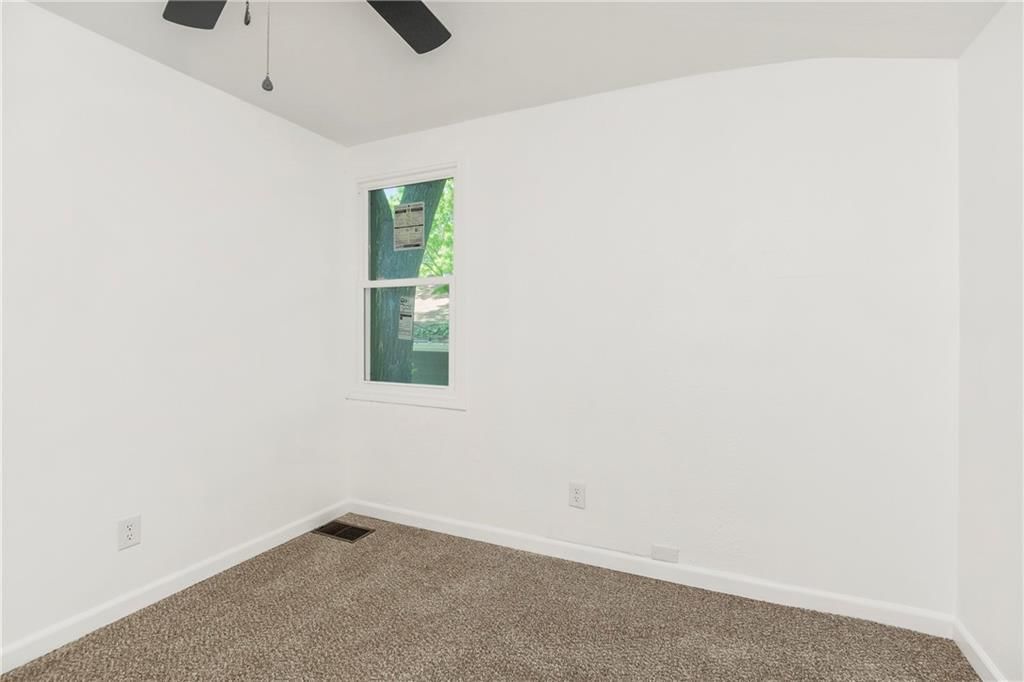 222 W College Street — photo 17