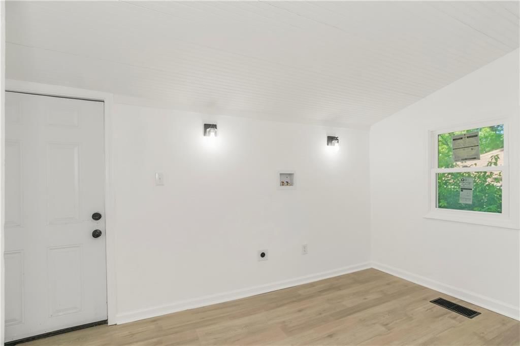 222 W College Street — photo 20