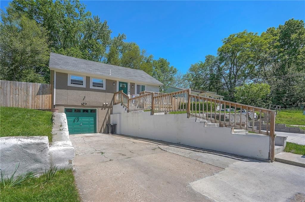 Photo 6 of 30 - 3118 Kimball Avenue