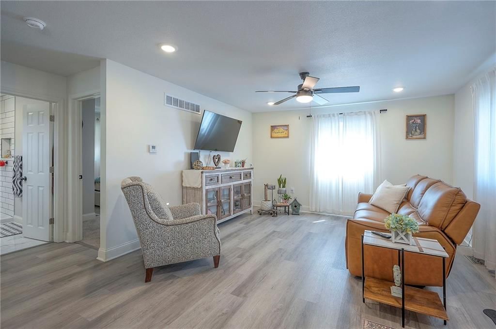 Photo 8 of 30 - 3118 Kimball Avenue