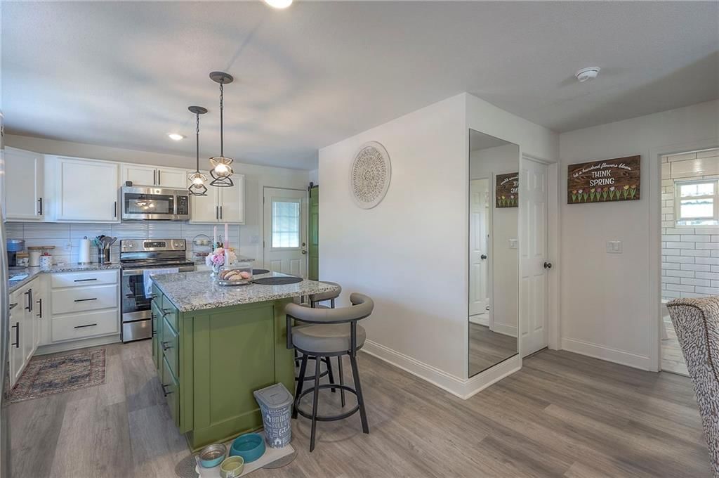 Photo 10 of 30 - 3118 Kimball Avenue