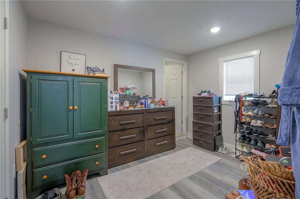 Photo 17 of 30 - 3118 Kimball Avenue