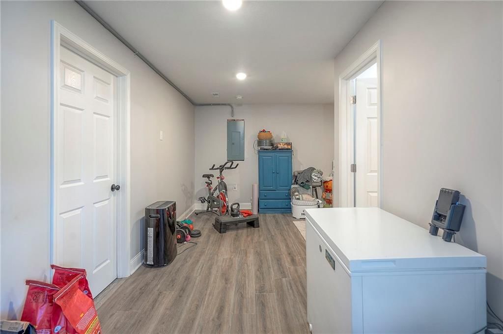 Photo 22 of 30 - 3118 Kimball Avenue