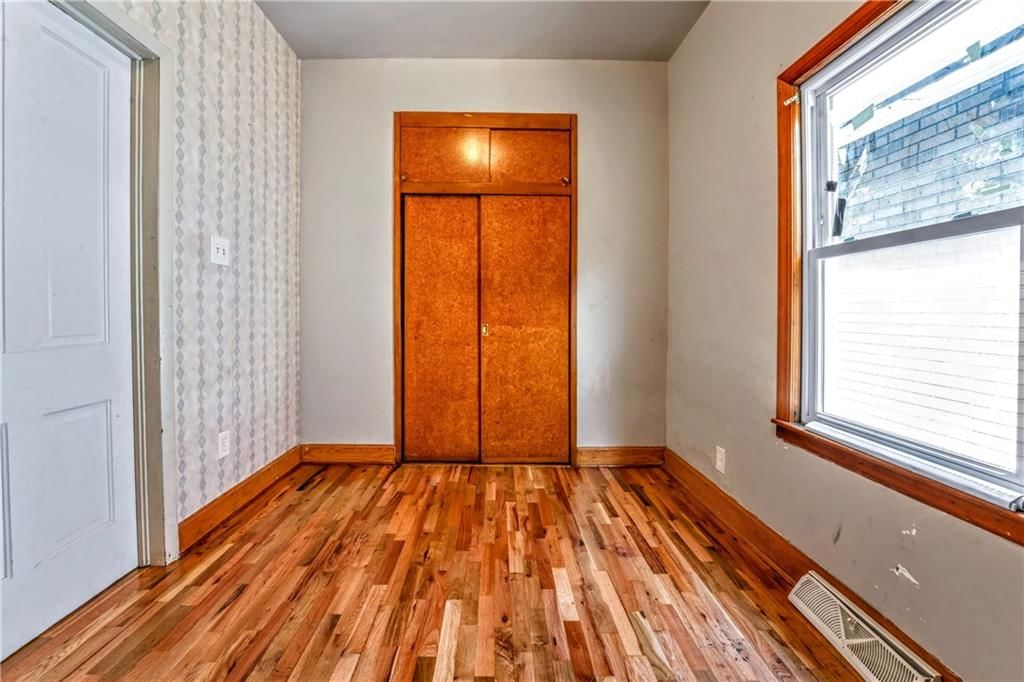 218 S 8th Street — photo 7