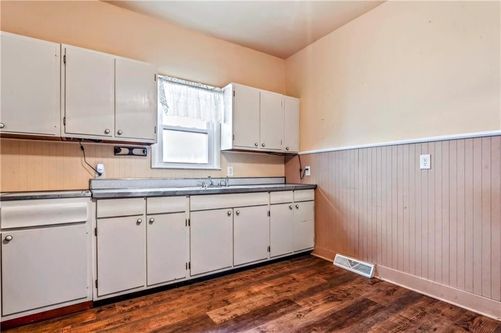 218 S 8th Street — photo 16