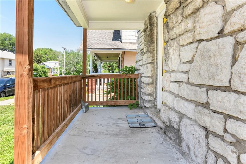 2409 Oakley Avenue — photo 2