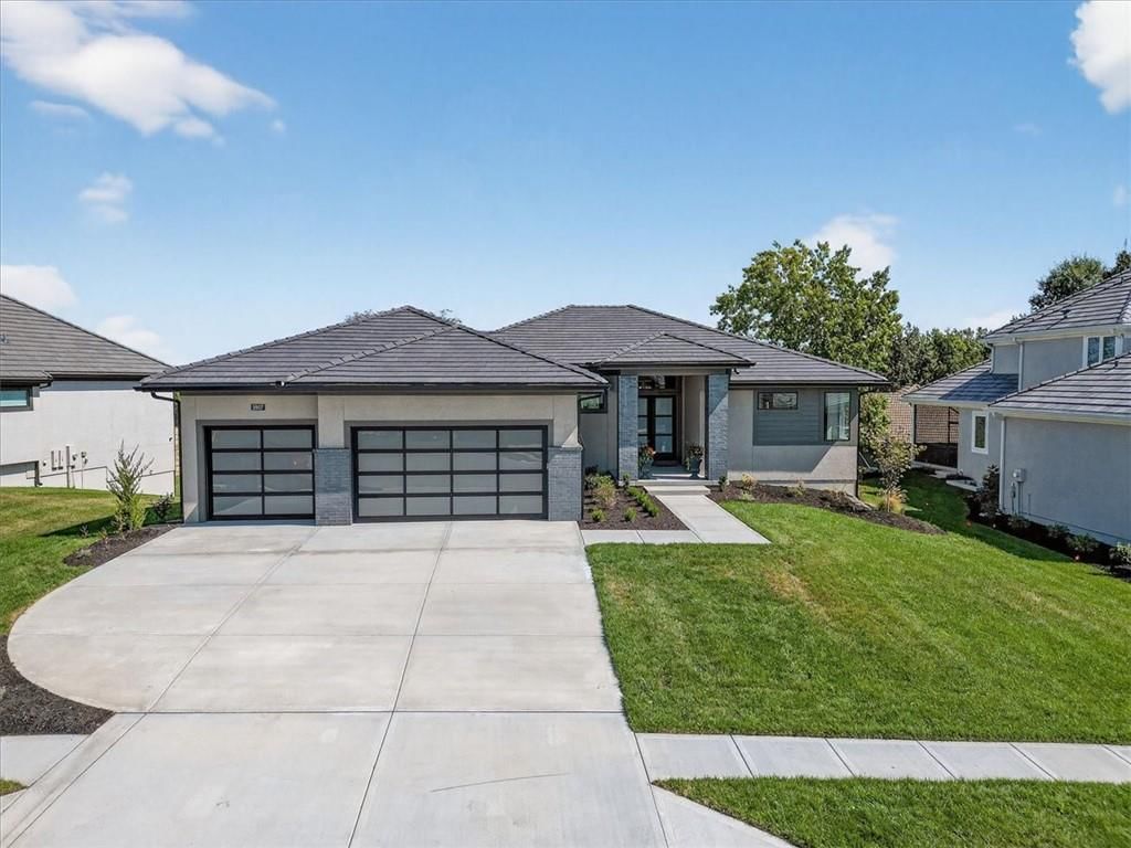5907 N Lucerne Avenue — photo 2