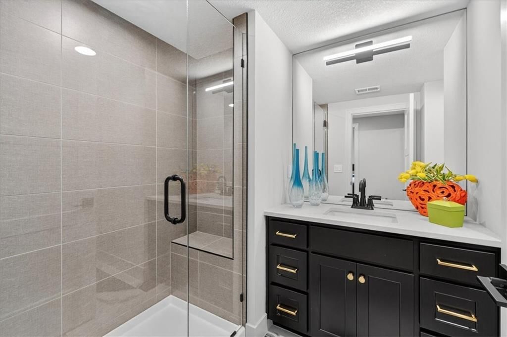 5907 N Lucerne Avenue — photo 58
