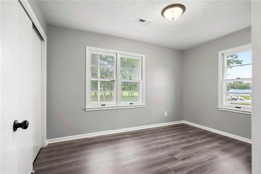 902 S Oakland Street — photo 7