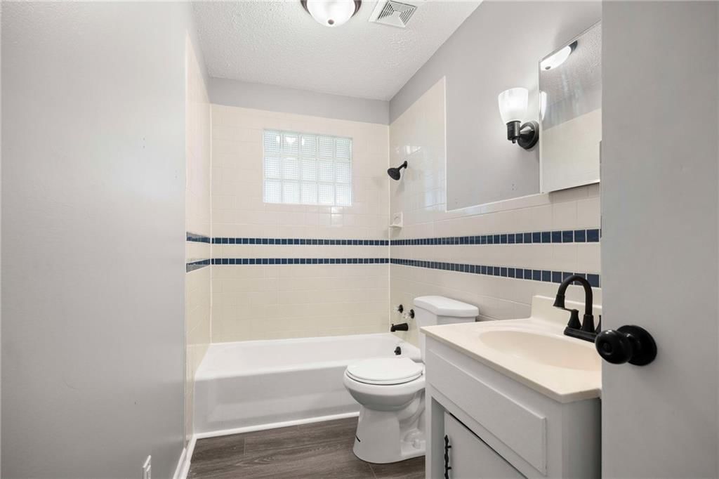 902 S Oakland Street — photo 9