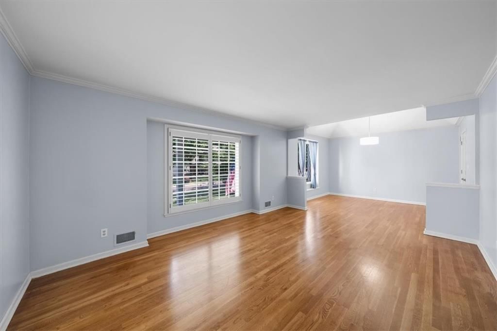 Photo 5 of 41 - 9609 W 105th Terrace