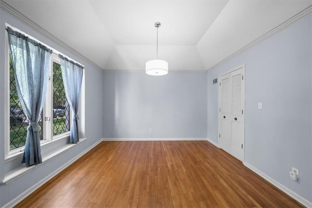 Photo 6 of 41 - 9609 W 105th Terrace