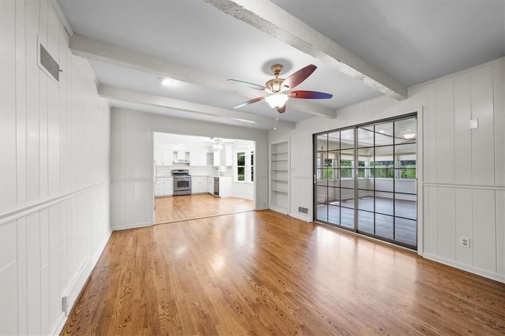 Photo 9 of 41 - 9609 W 105th Terrace
