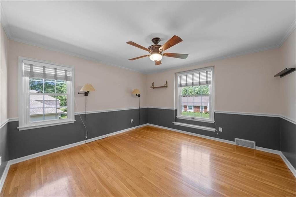 Photo 16 of 41 - 9609 W 105th Terrace