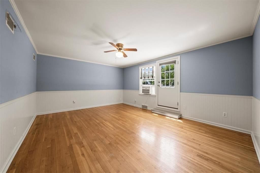 Photo 18 of 41 - 9609 W 105th Terrace