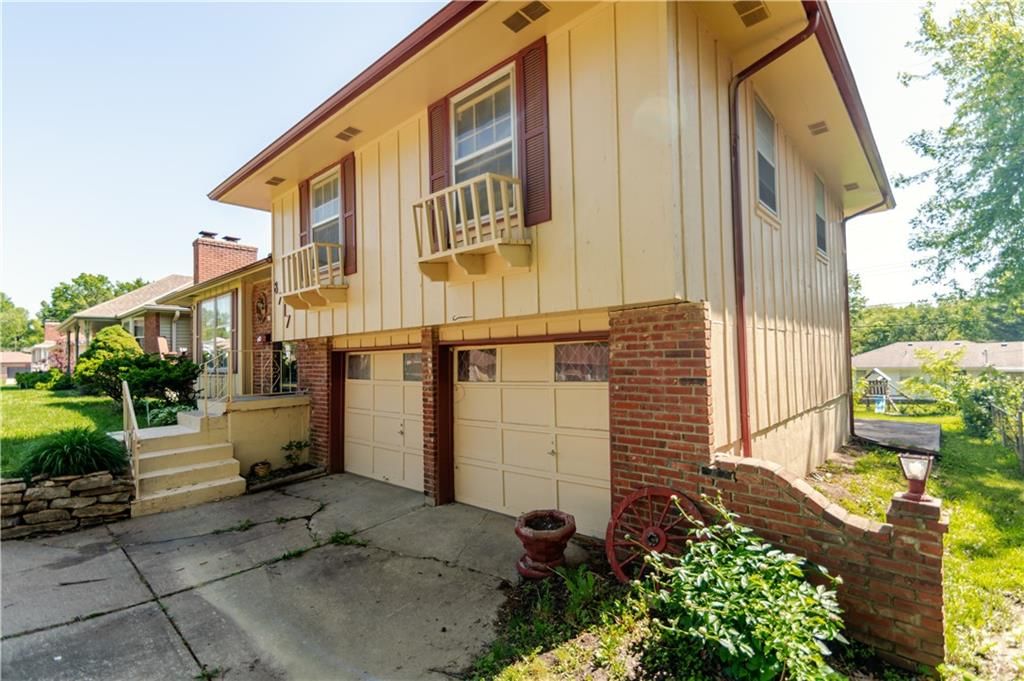 8717 Arlington Avenue — photo 3