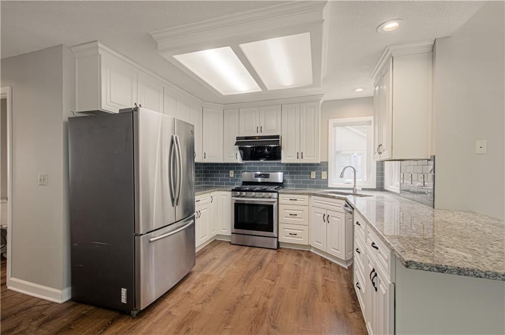 8506 Lakeview Avenue — photo 10