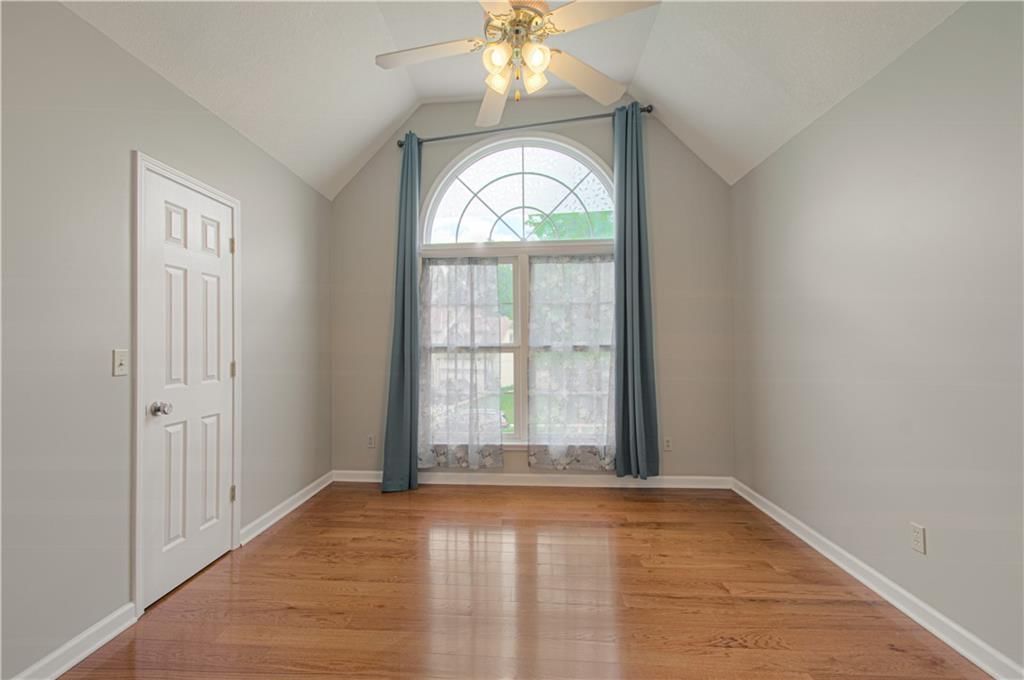 8506 Lakeview Avenue — photo 21