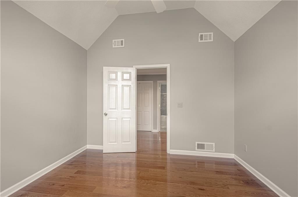 8506 Lakeview Avenue — photo 22