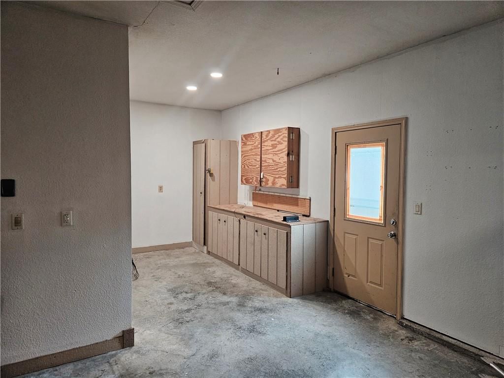 1309 Thomas Drive — photo 21