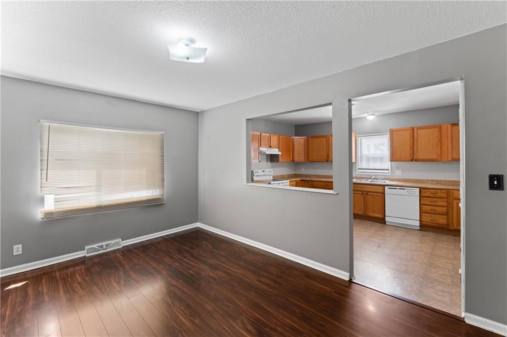 1700 Lawrence Avenue — photo 5