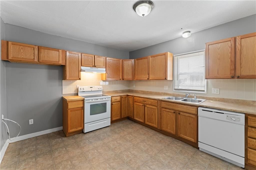 1700 Lawrence Avenue — photo 8