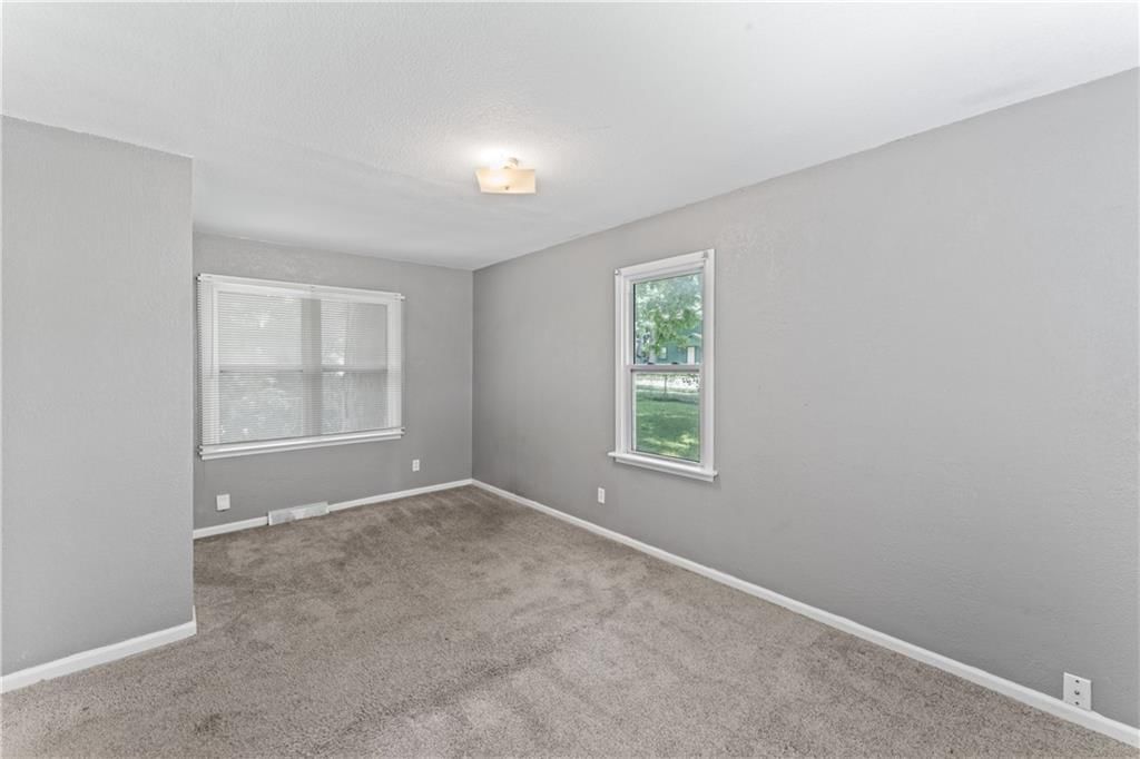 1700 Lawrence Avenue — photo 17