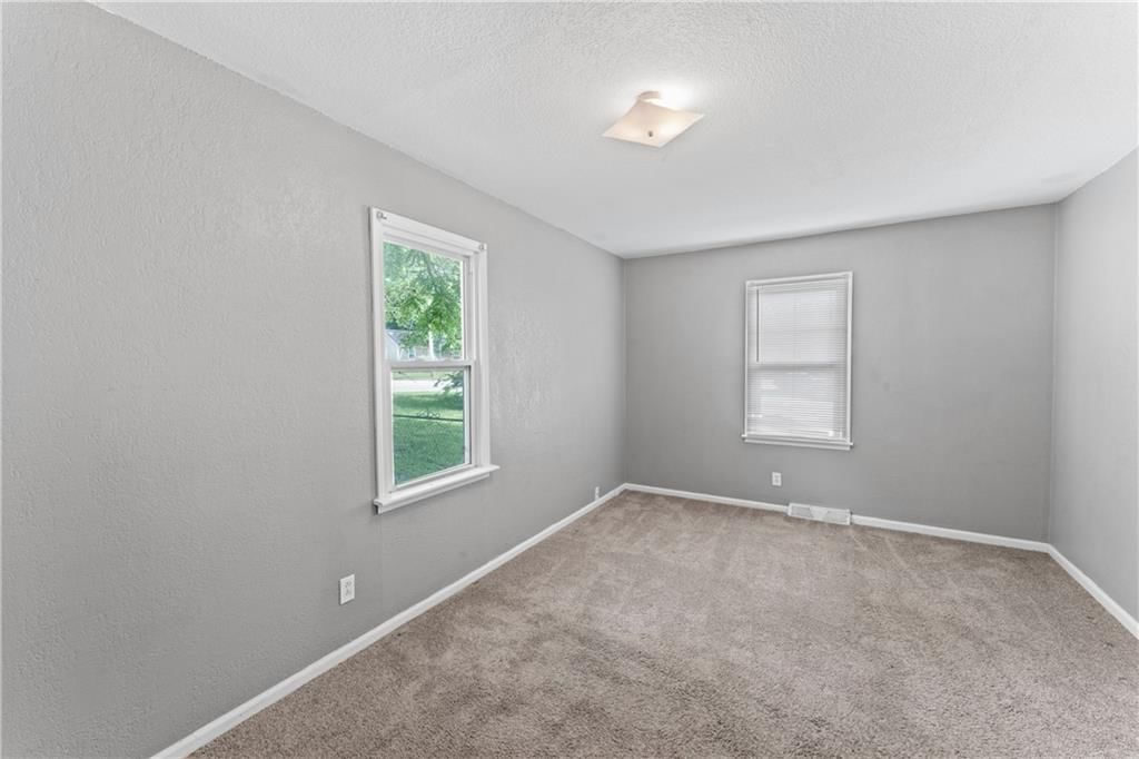 1700 Lawrence Avenue — photo 19