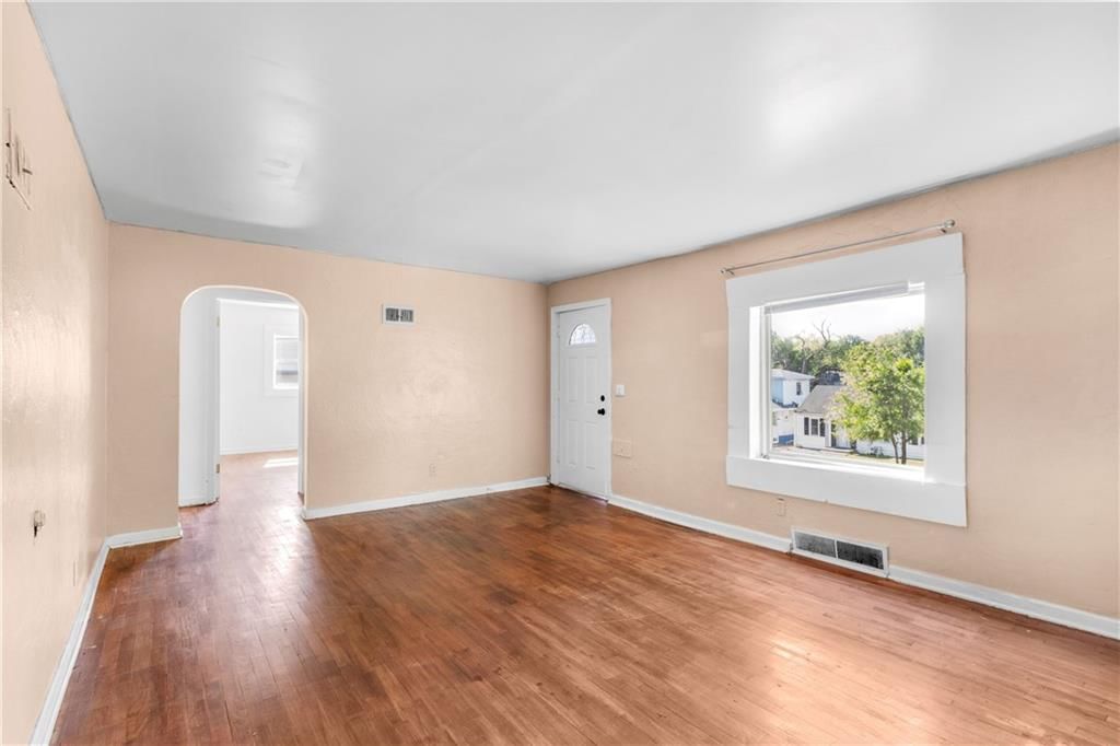 2926 Stewart Avenue — photo 4