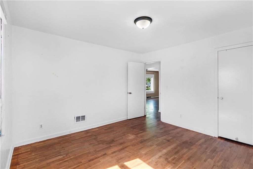 2926 Stewart Avenue — photo 8