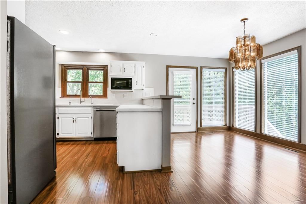 Photo 5 of 27 - 6503 NW Sioux Court