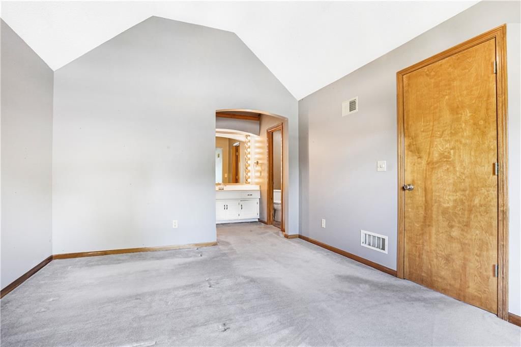 Photo 11 of 27 - 6503 NW Sioux Court