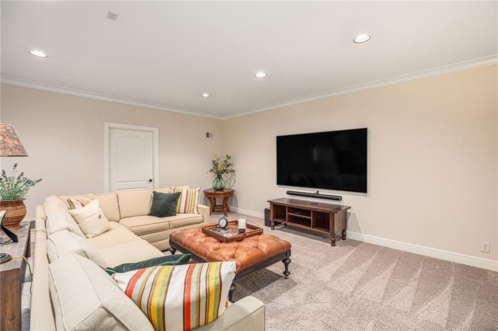 5815 Howe Drive — photo 40