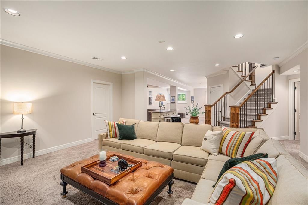 5815 Howe Drive — photo 42