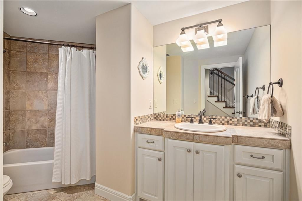 5815 Howe Drive — photo 44