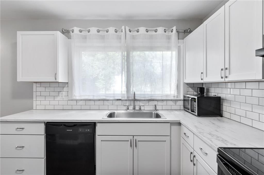 8601 Wornall Road — photo 7